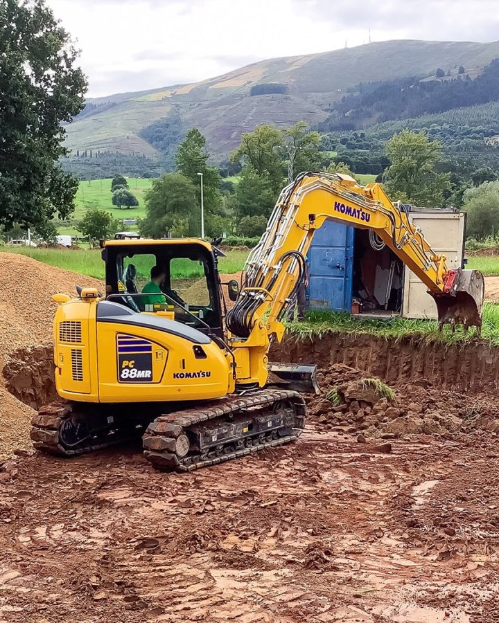 bảo trì hệ thống điện máy xúc