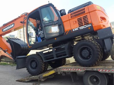 Đạt- J 4 Máy xúc điện Doosan DX90 Electric