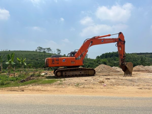 TIN TỨC 2 3 Máy xúc điện Hitachi ZX350-E