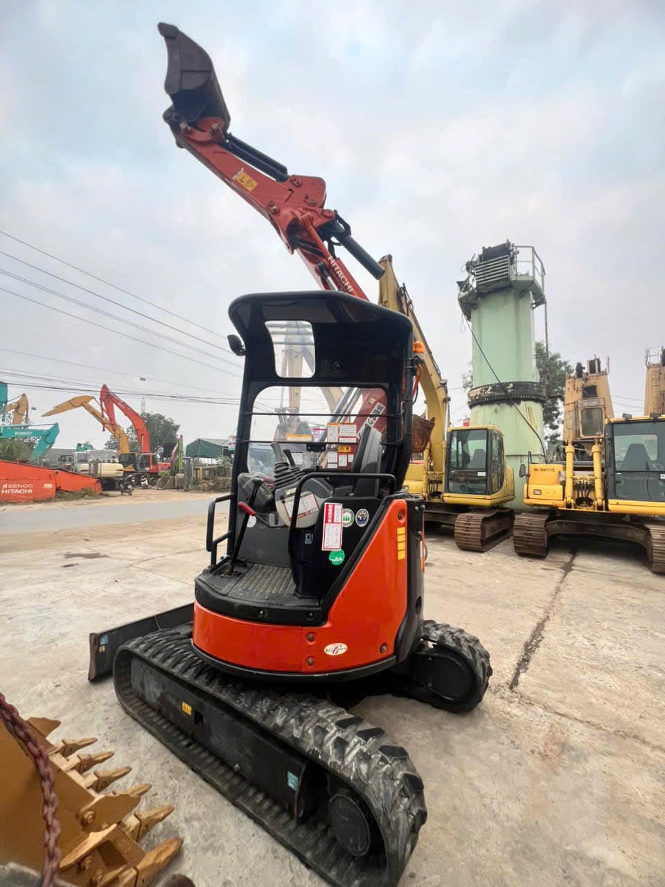 máy xúc Hitachi Zaxit 30 UR-5B