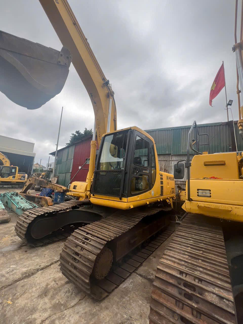 máy xúc PC 200-6ze