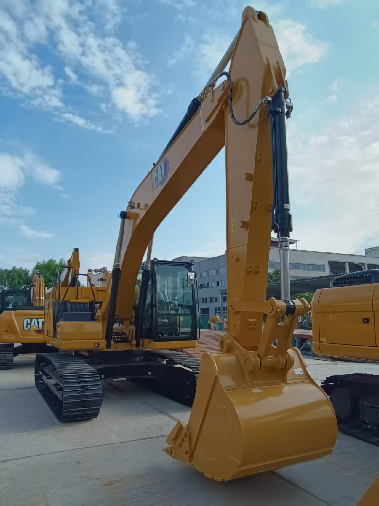 Máy xúc điện Caterpillar 320 Electric